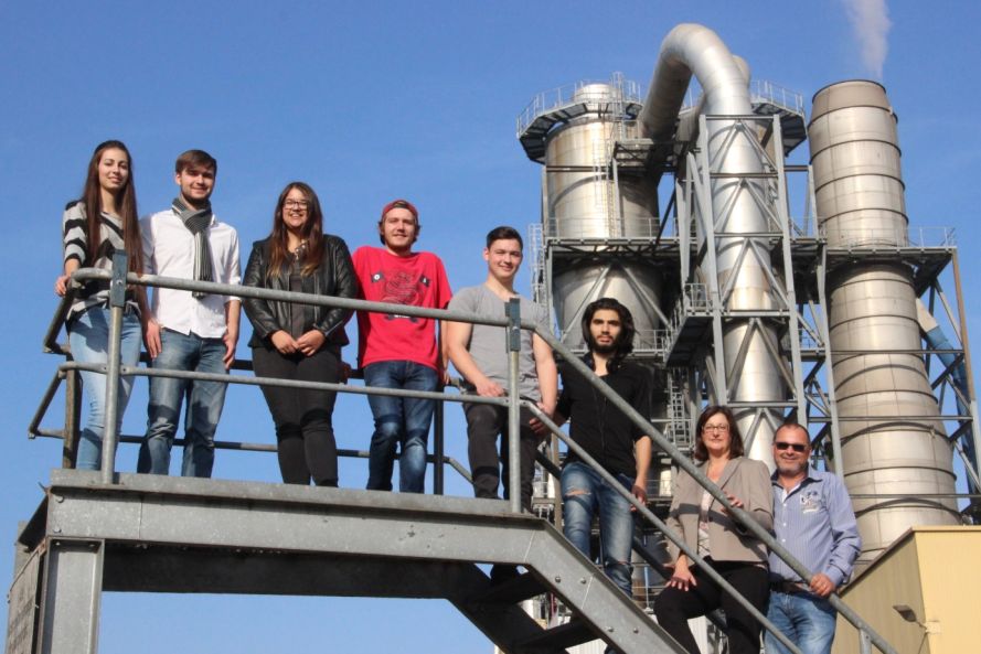 From the left of the picture: Katrin Hewer, Lars Kaspar, Verena Heyer (Industrial Management Assistant), Joey Steffensky, Christian Kuhn (Industrial Mechanic), Hussam Alshannan (Electronics Technician for Industrial Engineering), Verena Steuer (Head of Personnel), Norman Brachmann (Works Council Chairman)